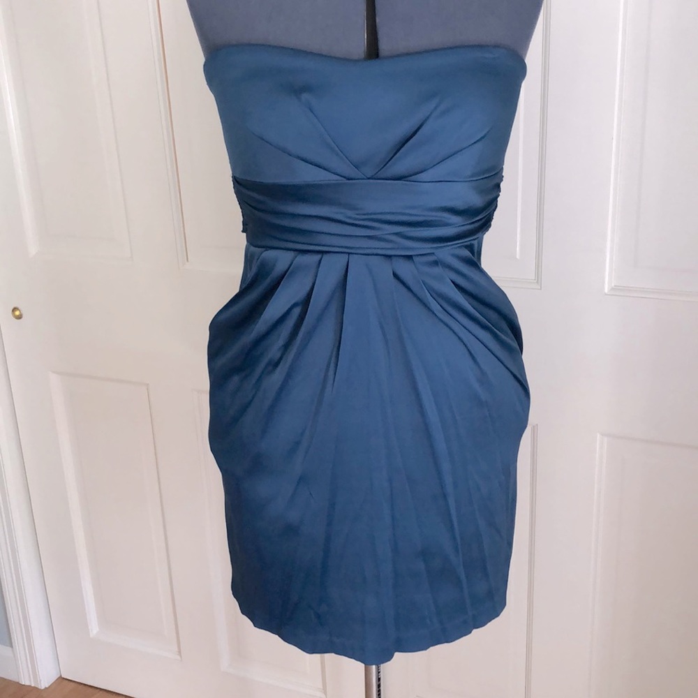 Blue mini dress, strapless, with pockets!